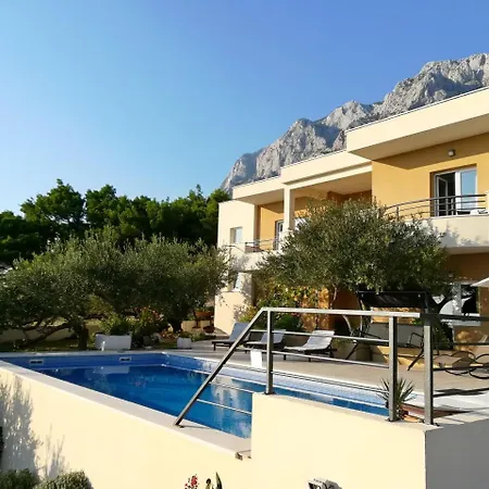 House Arija 펜션 *